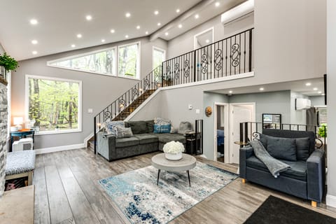 < 2 Mi to Big Bass Lake: Modern Mtn Chalet! House in Pocono Mountains