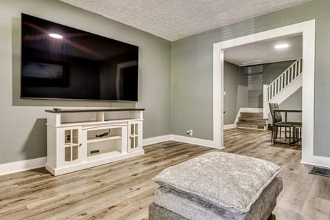 2 Mi to Mass Ave: Convenient Townhome w/ Yard! Apartment in Indianapolis