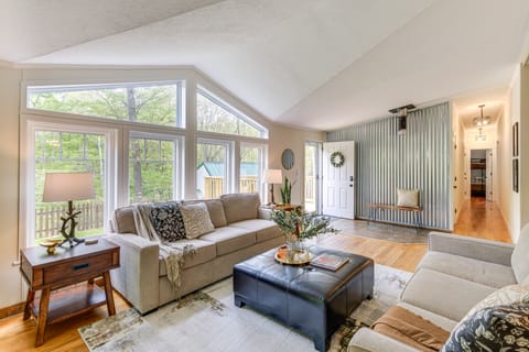 Walk to River: Loudonville Retreat w/ Hot Tub! House in Ohio