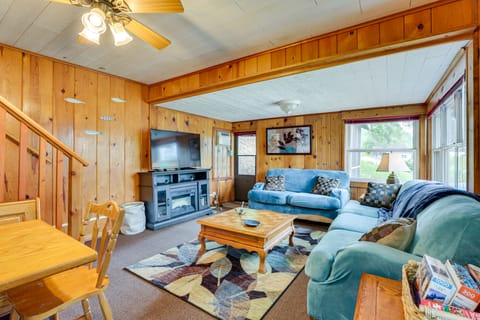 Walk to Wyalusing Beach: Cabin w/ River View! House in Iowa