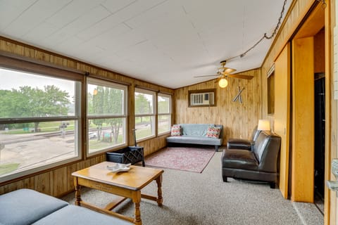 Walk to Wyalusing Beach: Cabin w/ River View! House in Iowa