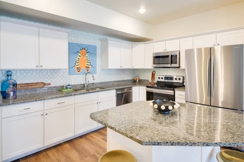 Near TBK Bank Sports Complex: Quad Cities Townhome Apartment in Bettendorf