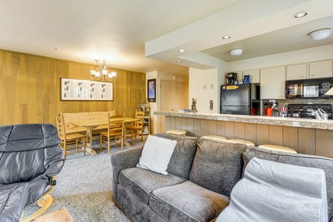 Walk to Sun Valley Village: Condo w/ Deck! Apartment in Ketchum