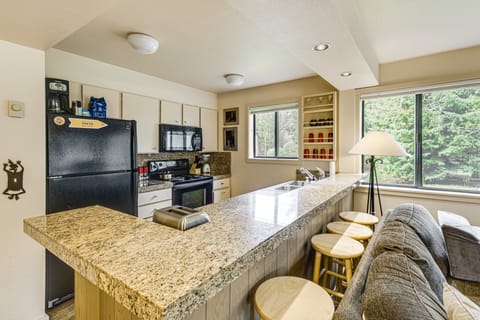 Walk to Sun Valley Village: Condo w/ Deck! Apartment in Ketchum