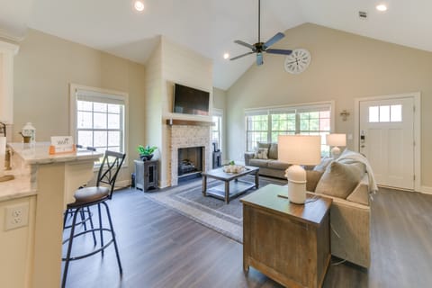 3 Mi to Campus: Auburn Home w/ Deck + Fire Pit House in Opelika