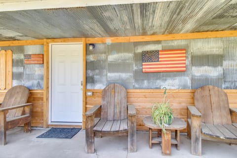 Half-Mi to Bull Shoals Lake Access: Angler's Cabin House in Lakeview