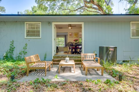 Walk to Lake Munson: Tree-Filled Tallahassee Gem! House in Tallahassee