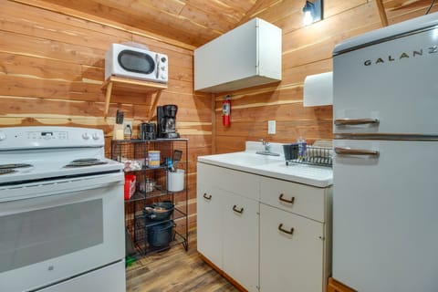 Cabin 2 Mi to White River: Great for Anglers! House in Lakeview