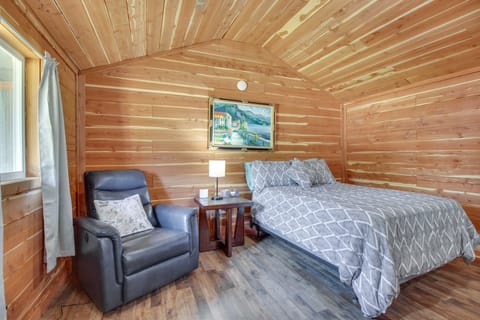 Cabin 2 Mi to White River: Great for Anglers! House in Lakeview