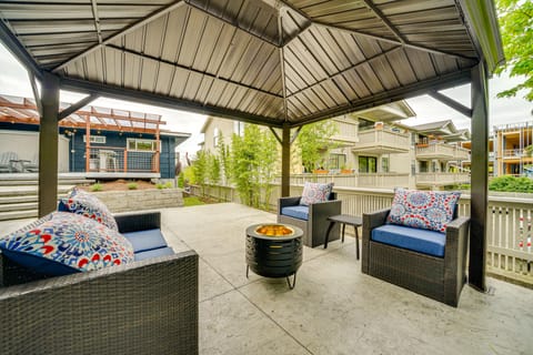 2 Blocks to Beach Park: Cozy Seattle Townhome Apartment in Alki Beach
