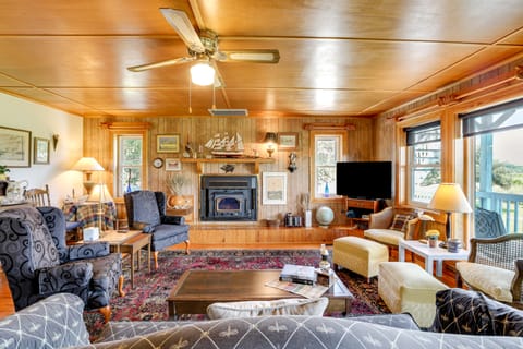 Spacious Riverfront Cottage w/ Dock in Green Pond! House in South Carolina