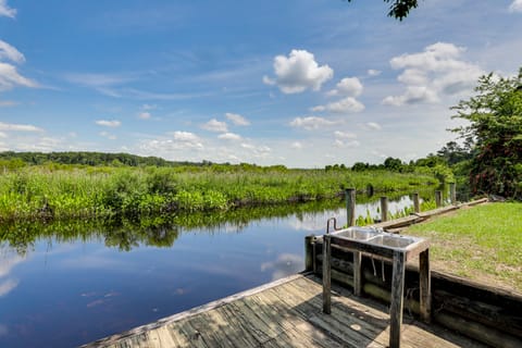 Spacious Riverfront Cottage w/ Dock in Green Pond! House in South Carolina