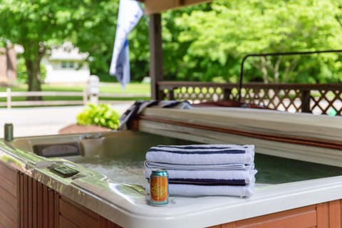 2 Mi to Dtwn: Spacious Gatlinburg Home w/ Hot Tub! House in Gatlinburg