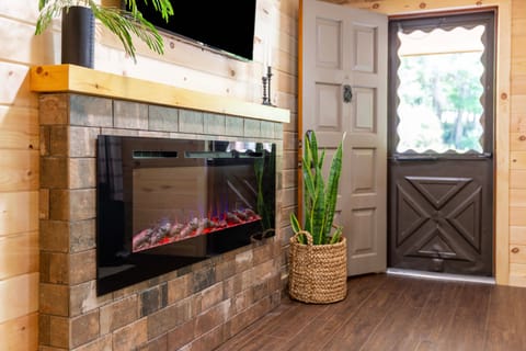 2 Mi to Dtwn: Spacious Gatlinburg Home w/ Hot Tub! House in Gatlinburg