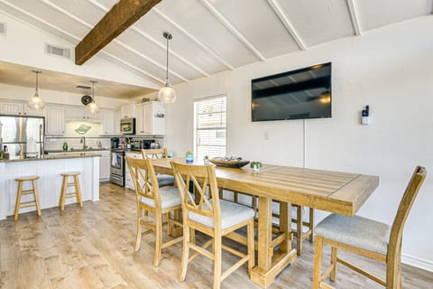 Walk to Beach: Ocean-View Home w/ Deck in Freeport House in Alvin