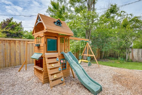 1 Mi to UO Campus - Family Home w/ Pool Table! House in Eugene