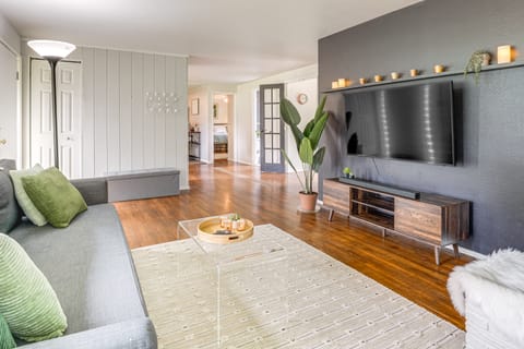 1 Mi to UO Campus - Family Home w/ Pool Table! House in Eugene