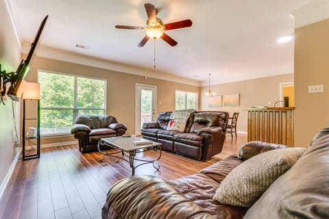 11 Mi to Dtwn Little Rock: Home w/ Large Deck! House in Little Rock