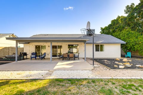 ‘Southwest Getaway’ w/ Fenced Yard in Chandler! House in Gilbert