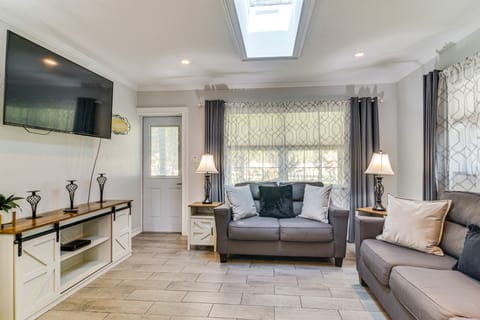 Hot Tub & Fenced Yard: Tranquil Home in Valrico! House in Valrico