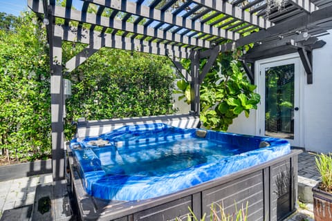 Hot Tub & Fenced Yard: Tranquil Home in Valrico! House in Valrico