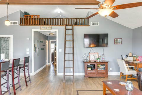 Walk to Beach: Family Getaway By San Luis Pass! House in Alvin