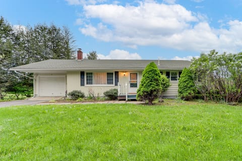 < 1 Mi to Main St: Rural Gem in Cherry Valley House in Capital District, NY, USA