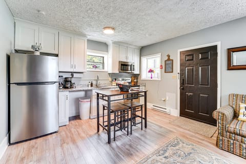 Hike to Hot Springs! Monterey Cabin on 4 Acres House in Shenandoah Valley