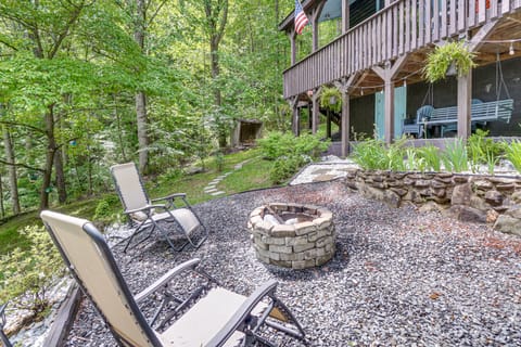 4 Mi to Lake Santeetlah: Cabin w/ Deck & Views House in Cheoah