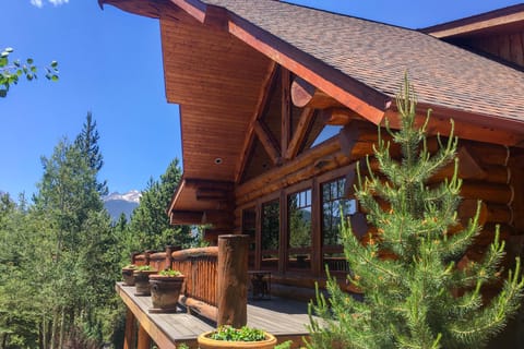 Sauna & Hot Tub: Mtn-View Retreat in Silverthorne! House in Silverthorne