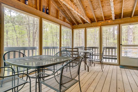 1/2 Mi to Cooks Brook Beach: Cape Code Gem w/ Deck House in North Eastham