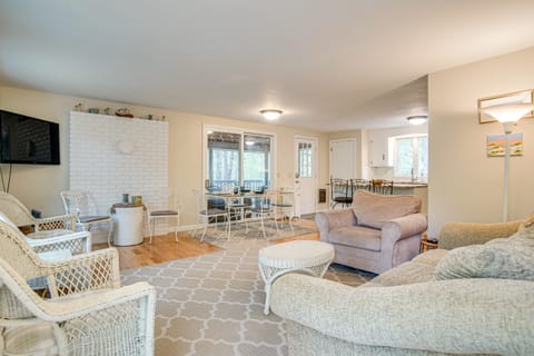 1/2 Mi to Cooks Brook Beach: Cape Code Gem w/ Deck House in North Eastham