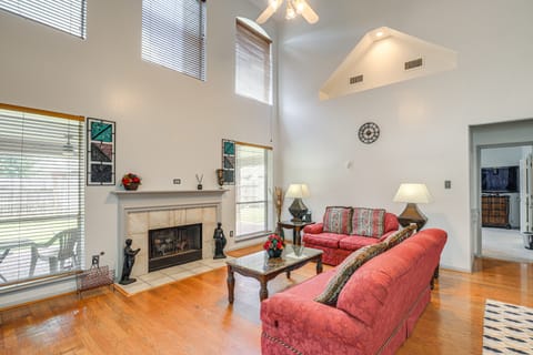 12 Mi to Dtwn Houston: Family-Friendly Home! House in Cloverleaf