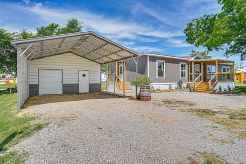 12 Mi to Possum Kingdom Lake: Graford Getaway! House in Texas