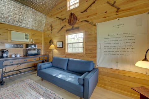 Cool Mornings, Crackling Fires, Monster Catfish!! House in Texas