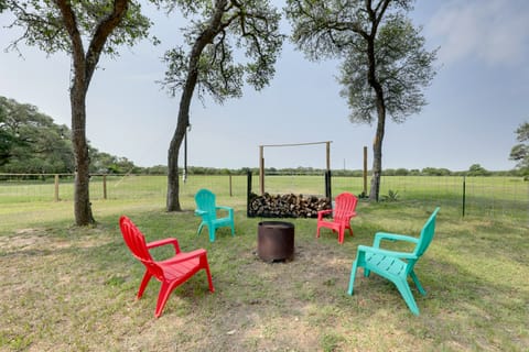 Cool Mornings, Crackling Fires, Monster Catfish!! House in Texas