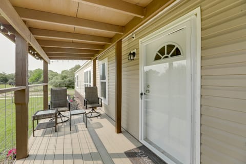 Cool Mornings, Crackling Fires, Monster Catfish!! House in Texas