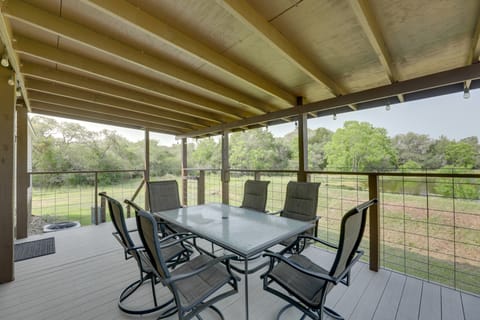 Cool Mornings, Crackling Fires, Monster Catfish!! House in Texas