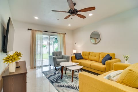 5 Mi to Beach: Tampa Retreat w/ Furnished Lanai! House in Town N Country