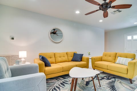 5 Mi to Beach: Tampa Retreat w/ Furnished Lanai! House in Town N Country