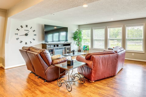 Fire Pit + BBQ: Lake Guntersville Family Home House in Alabama