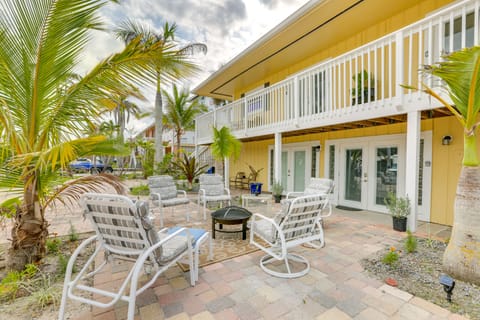 Dog-Friendly Getaway: Steps to Fort Myers Beach! Apartment in Estero Island