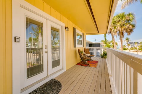 Dog-Friendly Getaway: Steps to Fort Myers Beach! Apartment in Estero Island