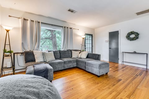 Walk to Golf: Cozy Home w/ Lush Yard in Atlanta! House in Atlanta