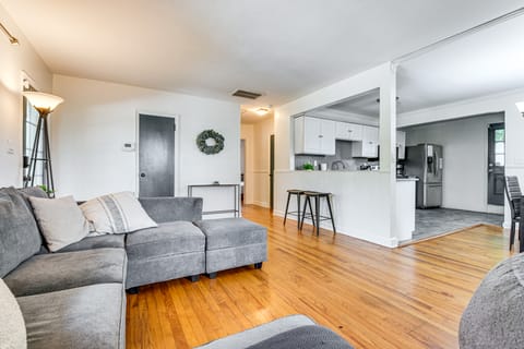 Walk to Golf: Cozy Home w/ Lush Yard in Atlanta! House in Atlanta