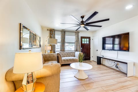 3 Mi to Dtwn Mesa: Home w/ Fenced Backyard! House in Mesa