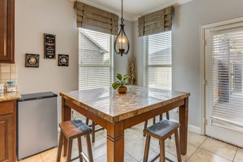 Pet-Friendly Home w/ Patio & Yard in Rosharon House in Pearland