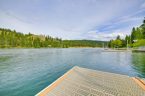 Family Fun on Ruby Creek: Cusick Hideaway w/ Dock House in Washington