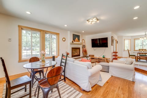 5 Mi to Northstar Resort! Family Home w/ Hot Tub House in Truckee