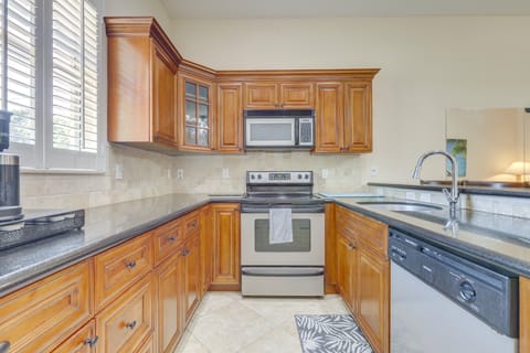 5 Mi to Jupiter Beach Park: Poolside Oasis! House in Jupiter